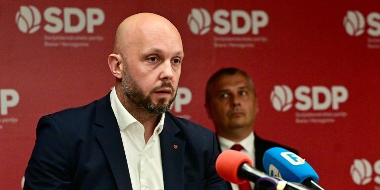SDA i DF su pokrenuli političku anarhiju, nisu samo oteli institucije već i mjesece života SDA i DF su pokrenuli političku anarhiju, nisu samo oteli institucije već i mjesece života
