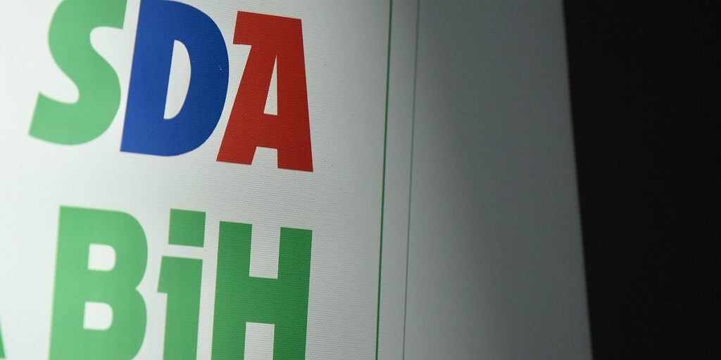 SDA podnosi apelaciju Ustavnom sudu BiH zbog zakona iz RS-a kojim se kriminalizuju simboli ARBiH: “Neće proći” SDA podnosi apelaciju Ustavnom sudu BiH zbog zakona iz RS-a kojim se kriminalizuju simboli ARBiH: "Neće proći"