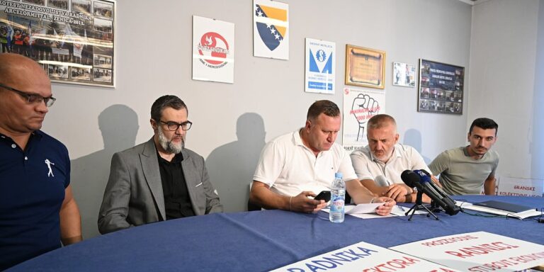 Sindikat Nove Željezare traži zaštitu radnika i očuvanje imovine kompanije: “Utakmica ima drugo poluvrijeme” Sindikat Nove Željezare traži zaštitu radnika i očuvanje imovine kompanije: "Utakmica ima drugo poluvrijeme"