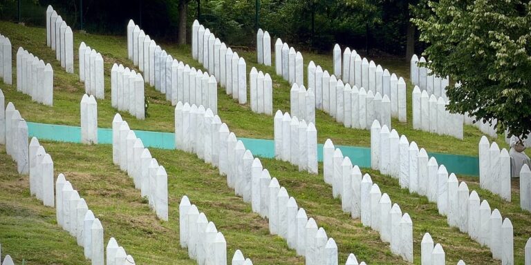 Traži se poseban administrativni status za Memorijalni centar Srebrenica Traži se poseban administrativni status za Memorijalni centar Srebrenica