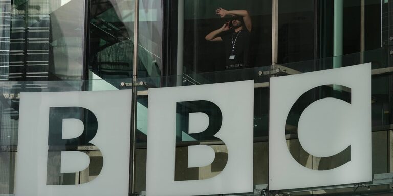 Trump traži od suda da odbije zahtjev BBC-ja za iskaze i dokumente članova porodice Trump traži od suda da odbije zahtjev BBC-ja za iskaze i dokumente članova porodice
