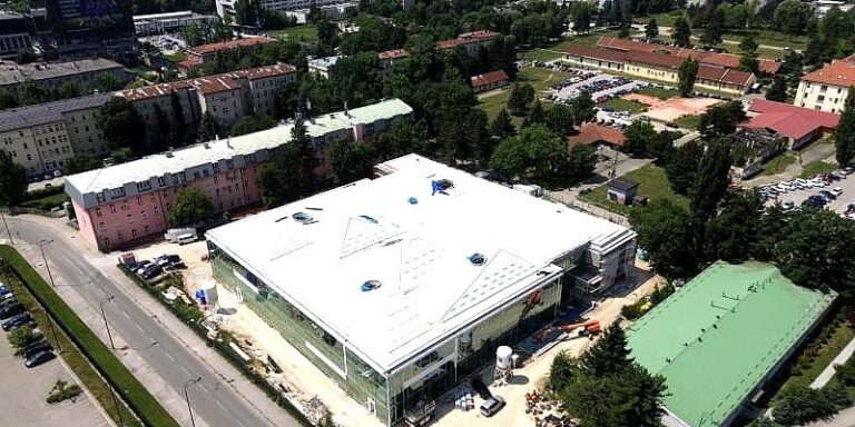 U centru grada niču gradski park, trg i koncertna dvorana "U centru grada niču gradski park, trg i koncertna dvorana"