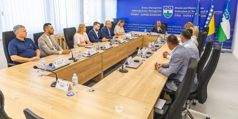 Uprkos pravnim opstrukcijama nova Vlada Unsko-sanskog kantona održala konstituirajuću sjednicu i preuzela resore