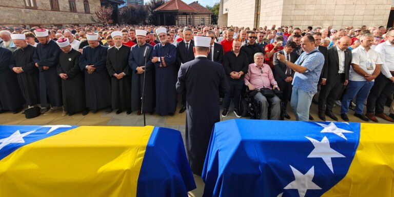 Veliki broj građana došao na posljednji ispraćaj Veliki broj građana došao na posljednji ispraćaj