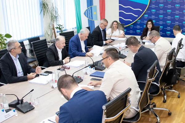 Vlada HNK-a i sindikat radnika u pravosuđu ulaze u postupak mirenja Vlada HNK-a i sindikat radnika u pravosuđu ulaze u postupak mirenja