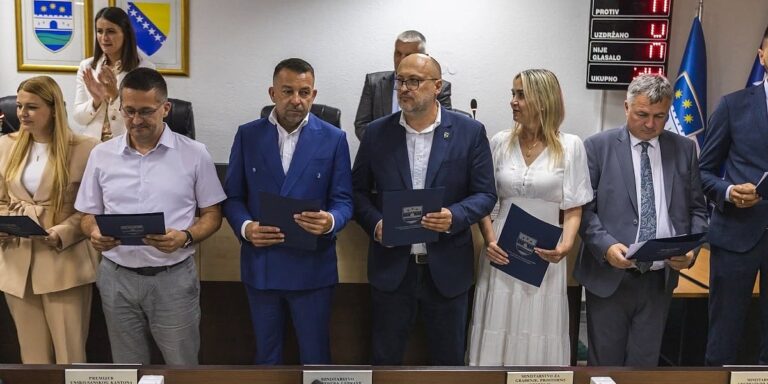 Vlada je imenovana legalno, pokretanje vitalnog nacionalnog interesa je potez očajnika Vlada je imenovana legalno, pokretanje vitalnog nacionalnog interesa je potez očajnika