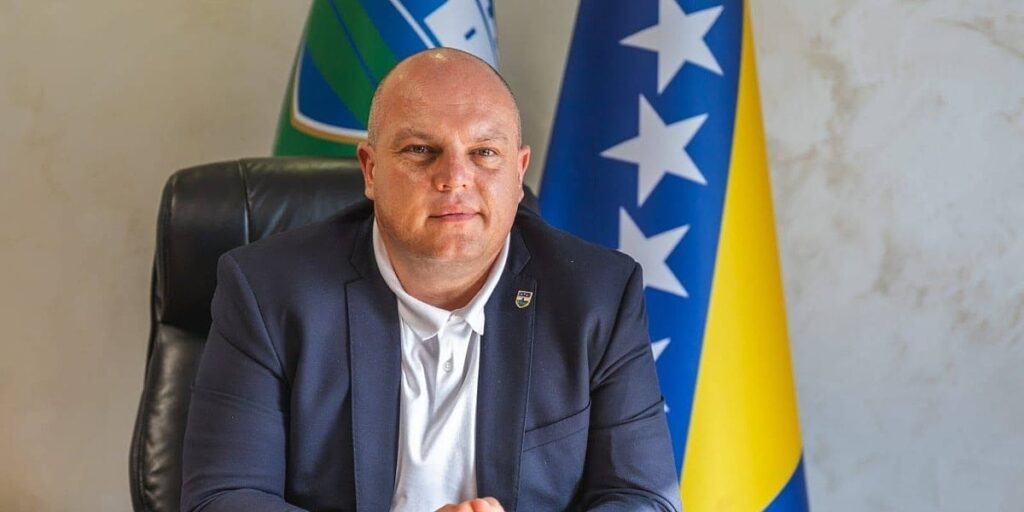 Vladu USK formirala “koalicija očajnika”, neću sagnuti glavu pred bezakonjem Vladu USK formirala "koalicija očajnika", neću sagnuti glavu pred bezakonjem