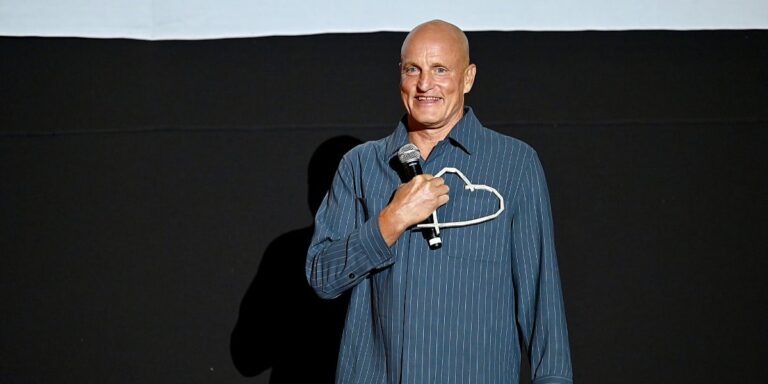 Woody Harrelson dobio Počasno srce Sarajeva i sjeo da s publikom pogleda “Welcome to Sarajevo” Woody Harrelson dobio Počasno srce Sarajeva i sjeo da s publikom pogleda "Welcome to Sarajevo"