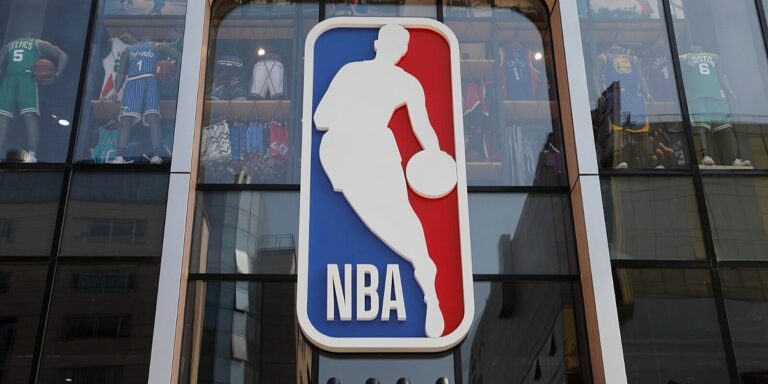 YouTube favorit za novi ugovor o lokalnim TV pravima NBA vrijedan više od milijardu dolara YouTube favorit za novi ugovor o lokalnim TV pravima NBA vrijedan više od milijardu dolara