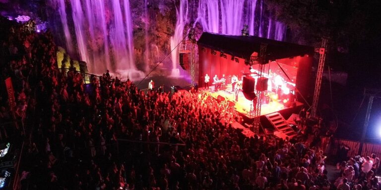 Zabavom na plaži Malog Plivskog jezera završen sedmi Desant festival Zabavom na plaži Malog Plivskog jezera završen sedmi Desant festival