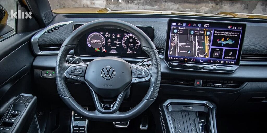Zašto noviji automobili imaju spljošten volan i koji su benefiti tog oblika Zašto noviji automobili imaju spljošten volan i koji su benefiti tog oblika