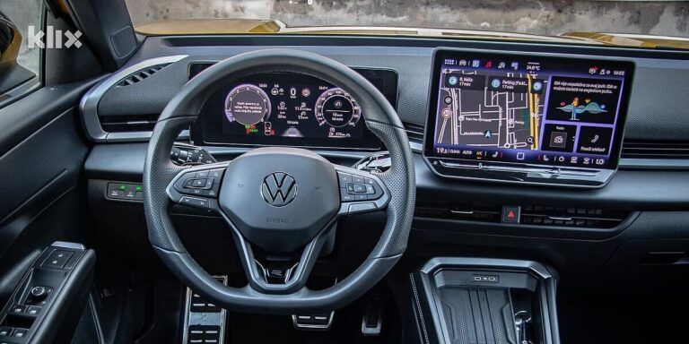 Zašto noviji automobili imaju spljošten volan i koji su benefiti tog oblika Zašto noviji automobili imaju spljošten volan i koji su benefiti tog oblika
