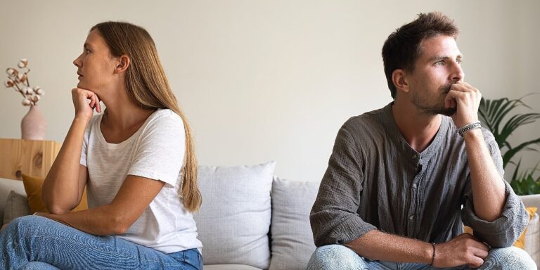 Zašto se partneri počinju ponašati kao cimeri? Jedan znak posebno otkriva problem