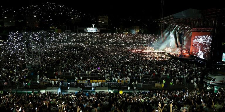 Završen je i treći koncert Dine Merlina na prepunom Koševu, spektakl kojim je dokazao zašto je najveća muzička zvijezda Balkana Završen je i treći koncert Dine Merlina na prepunom Koševu, spektakl kojim je dokazao zašto je najveća muzička zvijezda Balkana