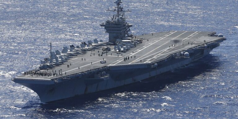 Zbog haotičnog stanja na nosaču USS Lincoln, Amerikanci na Bliski istok šalju hitnu zamjenu Zbog haotičnog stanja na nosaču USS Lincoln, Amerikanci na Bliski istok šalju hitnu zamjenu