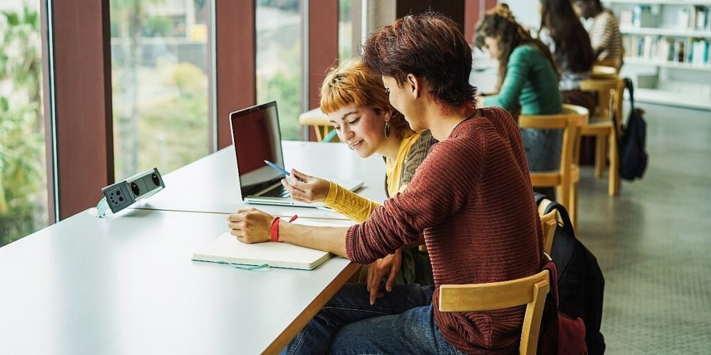 15-godišnjaci danas zaostaju oko godinu i po u čitanju i matematici u odnosu na 2015. godinu 15-godišnjaci danas zaostaju oko godinu i po u čitanju i matematici u odnosu na 2015. godinu