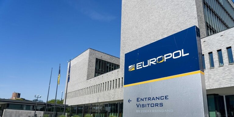 Američka firma pod kontrolom Rusije učestvovala u projektima EU, proizvode prodavala i policijskim agencijama Američka firma pod kontrolom Rusije učestvovala u projektima EU, proizvode prodavala i policijskim agencijama