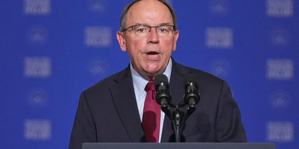 Američki kongresmen iz Wisconsina doplivao do obale nakon prinudnog slijetanja aviona u jezero Američki kongresmen iz Wisconsina doplivao do obale nakon prinudnog slijetanja aviona u jezero