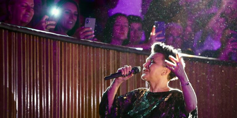 Amira Medunjanin održala koncert u BKC-u, publici priredila noć ispunjenu sevdahom i emocijama Amira Medunjanin održala koncert u BKC-u, publici priredila noć ispunjenu sevdahom i emocijama