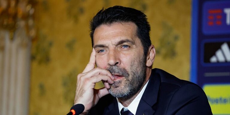 Buffon konačno odlučio pošteno završiti srednju školu, kupio je diplomu kada je imao 18 godina Buffon konačno odlučio pošteno završiti srednju školu, kupio je diplomu kada je imao 18 godina