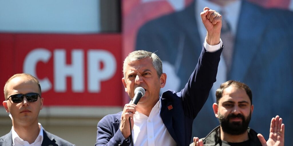 CHP povukao žalbu, nastavlja se spor sa bivšim liderom Özelom CHP povukao žalbu, nastavlja se spor sa bivšim liderom Özelom