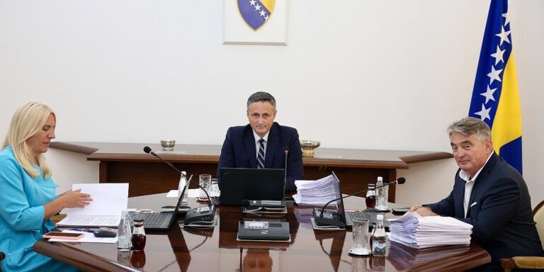 Cvijanović tvrdi da su strani članovi napustili Komisiju za nacionalne spomenike BiH, iz Bećirovićevog kabineta negiraju Cvijanović tvrdi da su strani članovi napustili Komisiju za nacionalne spomenike BiH, iz Bećirovićevog kabineta negiraju