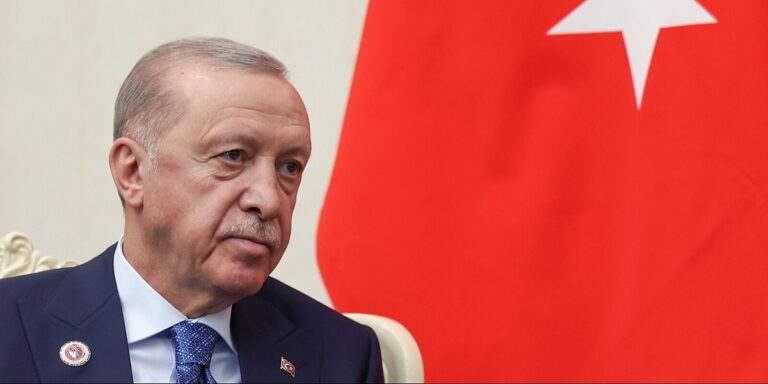 Erdogan najavio kandidaturu ukoliko se raspišu prijevremeni izbori 2028. godine Erdogan najavio kandidaturu ukoliko se raspišu prijevremeni izbori 2028. godine
