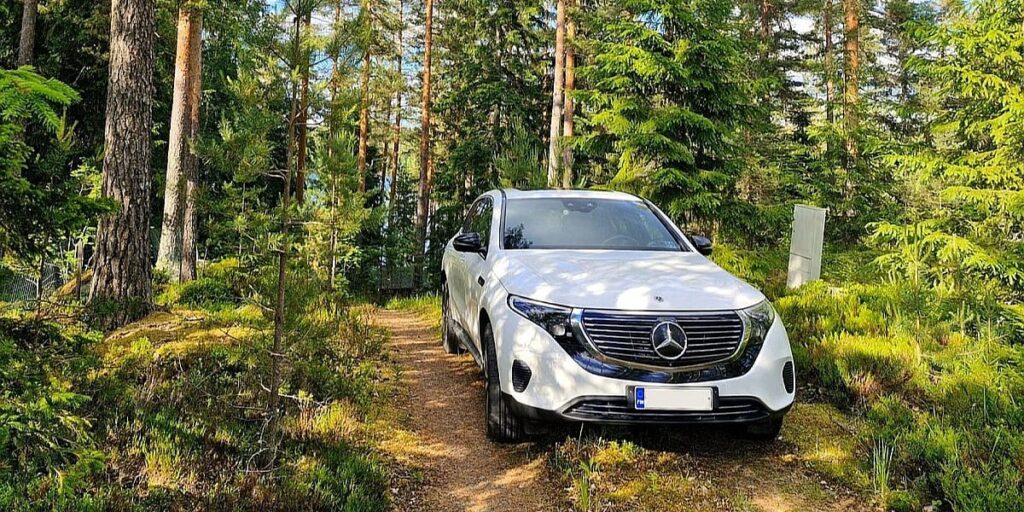 Finac dobio račun od 78.000 eura za popravku električnog Mercedesa nakon što je zakačio kamen