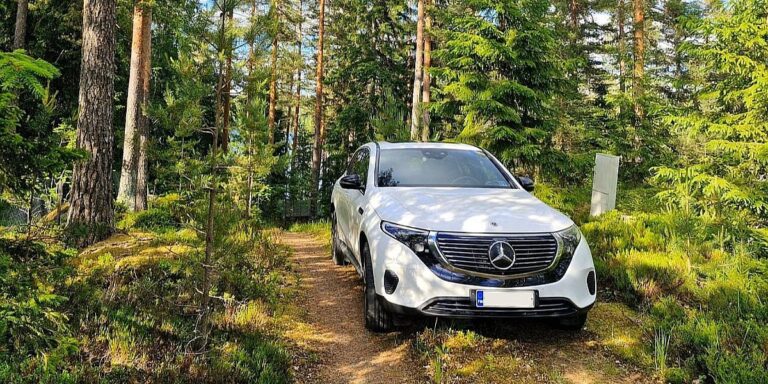 Finac dobio račun od 78.000 eura za popravku električnog Mercedesa nakon što je zakačio kamen Finac dobio račun od 78.000 eura za popravku električnog Mercedesa nakon što je zakačio kamen