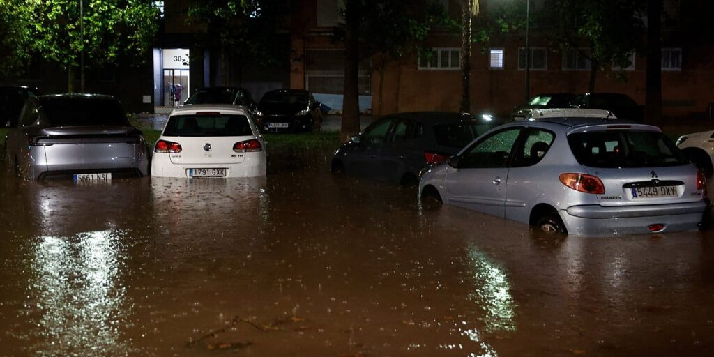 Gradovi pod vodom, letovi i saobraćaj blokirani zbog jakog nevremena i poplava