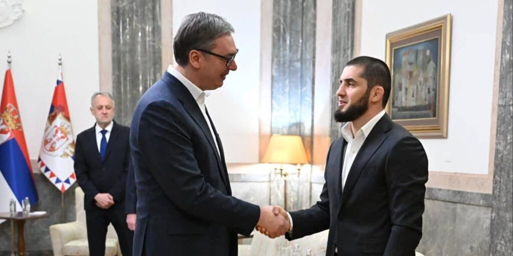 Islam Mahačev objavio fotografiju s Aleksandrom Vučićem, razljutio je Bošnjake, Albance, ali i Srbe Islam Mahačev objavio fotografiju s Aleksandrom Vučićem, razljutio je Bošnjake, Albance, ali i Srbe