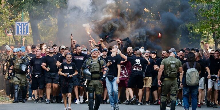 Korteo navijača Sarajeva krenuo ka Grbavici, pjesme odjekuju uoči vječitog sarajevskog derbija