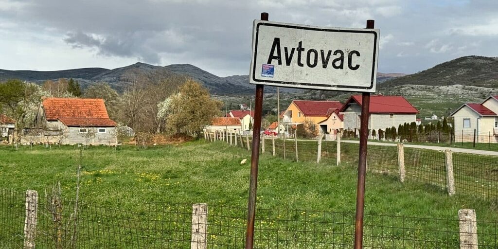 Novinar pratio krijumčarsku rutu koja vodi preko planinskih puteva Novinar pratio krijumčarsku rutu koja vodi preko planinskih puteva