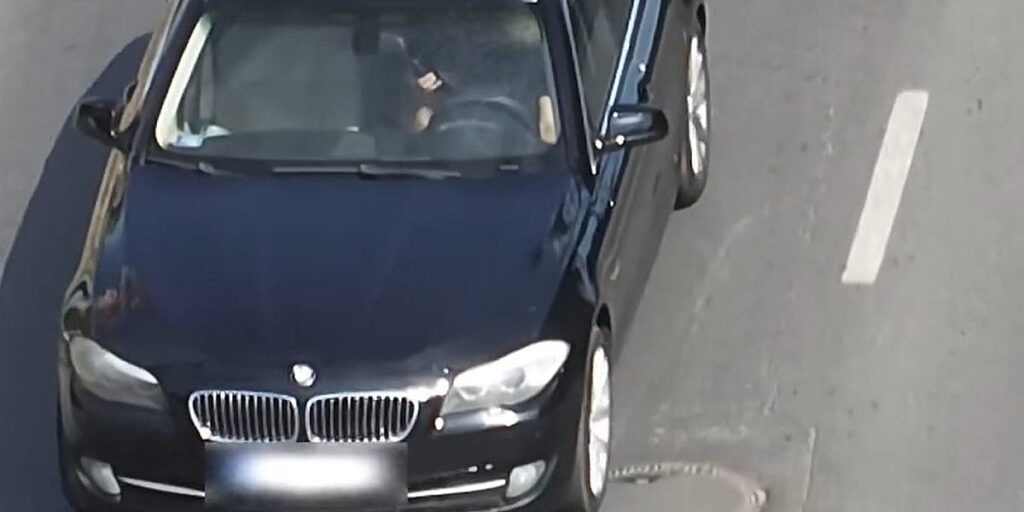 Ovako jasno policijski dron vidi kada vozači koriste mobitel tokom vožnje