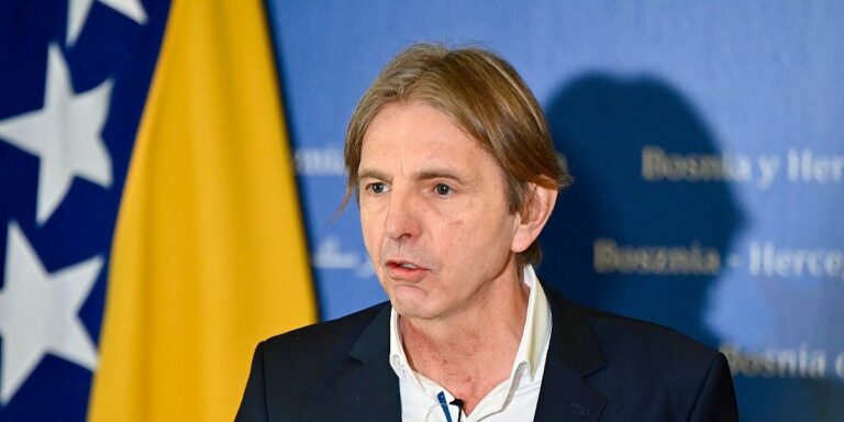 Razlog što sam se izjasnio kao Srbin, a ne kao Hrvat, je da pokažem da ima Srba koji vole svoju zemlju
