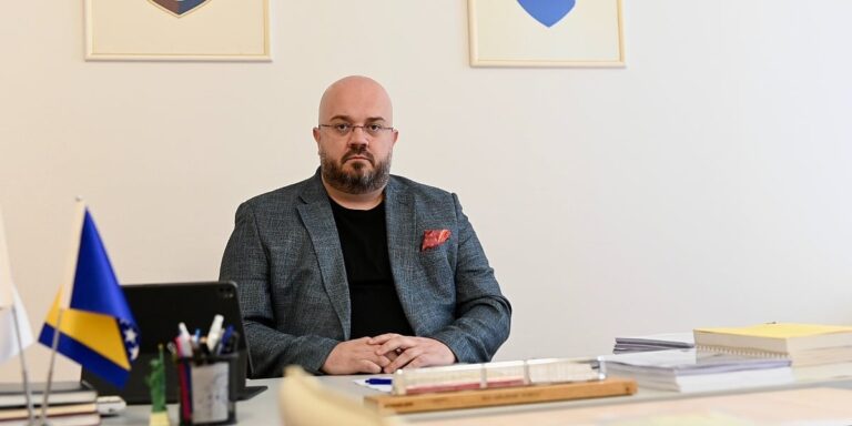 SDP najavio Adnana Štetu kao kandidata za premijera Kantona Sarajevo SDP najavio Adnana Štetu kao kandidata za premijera Kantona Sarajevo