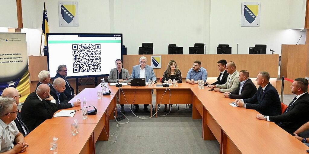 SNSD dobio čak 92.000 KM kazne, a Sanja Vulić kaznu od 8.000 KM SNSD dobio čak 92.000 KM kazne, a Sanja Vulić kaznu od 8.000 KM