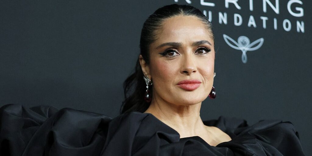 Salma Hayek blistala u upečatljivoj haljini na gala večeri u New Yorku Salma Hayek blistala u upečatljivoj haljini na gala večeri u New Yorku