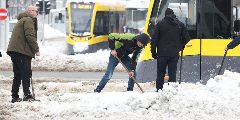 Sarajevo nije nabavilo nijedno novo vozilo za čišćenje snijega uprkos katastrofi na ulicama prošle zime Sarajevo nije nabavilo nijedno novo vozilo za čišćenje snijega uprkos katastrofi na ulicama prošle zime