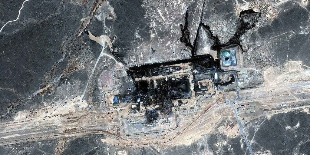 Satelitski snimci otkrili obim štete na ključnom saudijskom naftovodu, svijet strepi od novog skoka cijena nafte Satelitski snimci otkrili obim štete na ključnom saudijskom naftovodu, svijet strepi od novog skoka cijena nafte