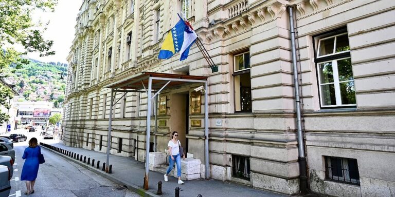 Vlada Kantona Sarajevo odobrila poticaje za 301 poslovni subjekt, odobreno 5,7 miliona KM Vlada Kantona Sarajevo odobrila poticaje za 301 poslovni subjekt, odobreno 5,7 miliona KM