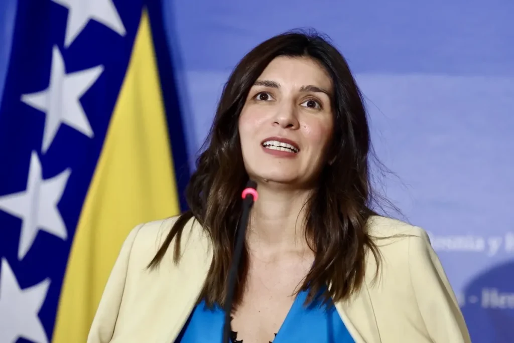Vrijeme je da sumiramo 30 godina vaših izdaja, prestanite se igrati sa ljudskim sudbinama Vrijeme je da sumiramo 30 godina vaših izdaja, prestanite se igrati sa ljudskim sudbinama