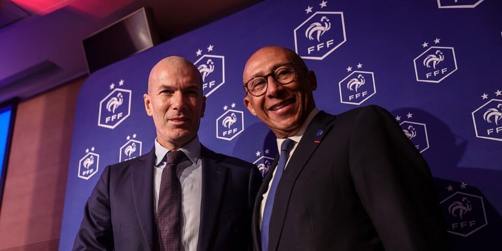 Zidane kompletirao stručni štab Francuske, njegov tim će brojati čak 23 člana Zidane kompletirao stručni štab Francuske, njegov tim će brojati čak 23 člana