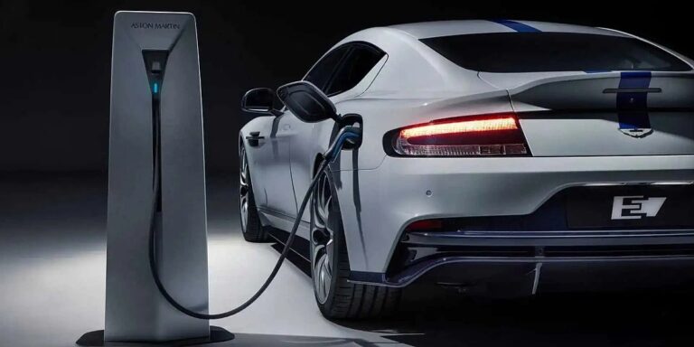 Aston Martin odgađa prvi električni automobil, stiže tek između 2033. i 2035. godine Aston Martin odgađa prvi električni automobil, stiže tek između 2033. i 2035. godine