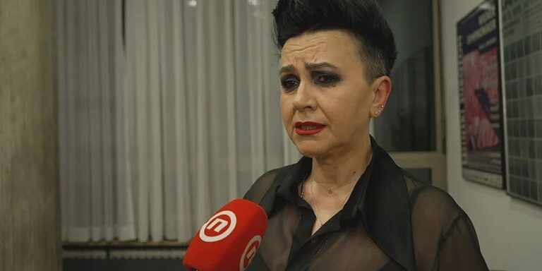 Do posljednjeg dana zvao me sine, jako mi fali Do posljednjeg dana zvao me sine, jako mi fali