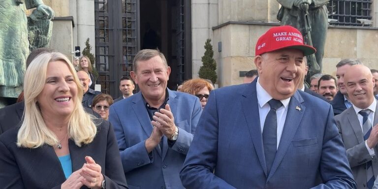 Dodik je htio da Trump zna za njega, a sada hoće da ga zaboravi Dodik je htio da Trump zna za njega, a sada hoće da ga zaboravi