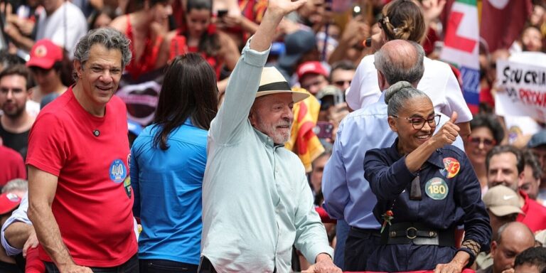 Građani biraju između socijaliste i radikalnog desničara, Lula u prednosti Građani biraju između socijaliste i radikalnog desničara, Lula u prednosti