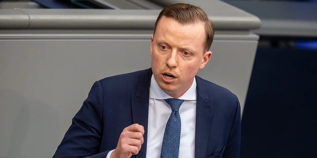 Novi detalji o istrazi protiv Adisa Ahmetovića: Bundestag mu ukinuo imunitet Novi detalji o istrazi protiv Adisa Ahmetovića: Bundestag mu ukinuo imunitet