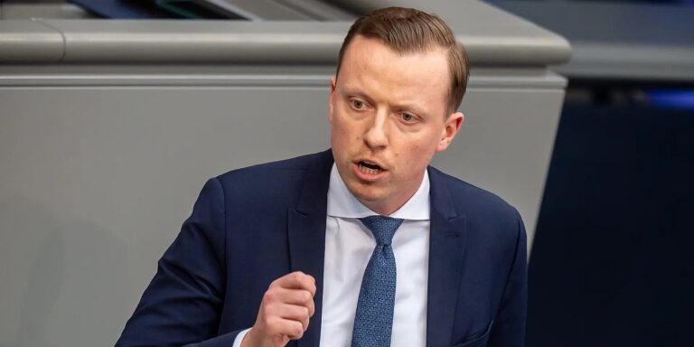 Novi detalji o istrazi protiv Adisa Ahmetovića: Bundestag mu ukinuo imunitet Novi detalji o istrazi protiv Adisa Ahmetovića: Bundestag mu ukinuo imunitet